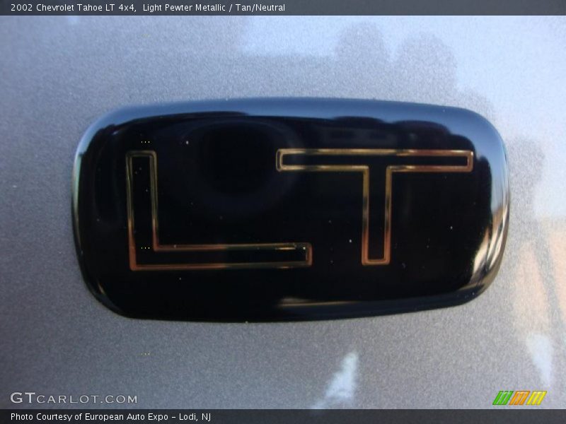 Light Pewter Metallic / Tan/Neutral 2002 Chevrolet Tahoe LT 4x4