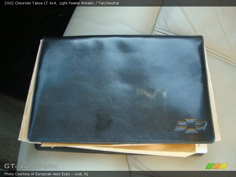 Light Pewter Metallic / Tan/Neutral 2002 Chevrolet Tahoe LT 4x4