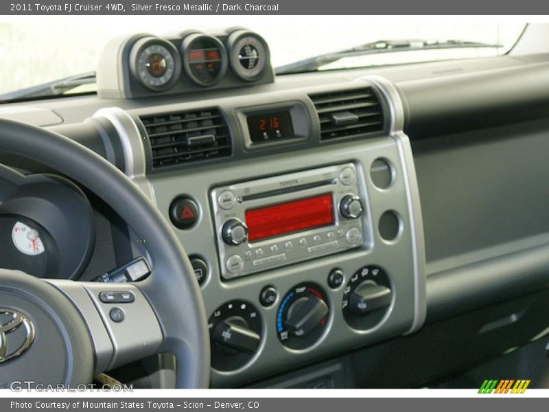 Controls of 2011 FJ Cruiser 4WD