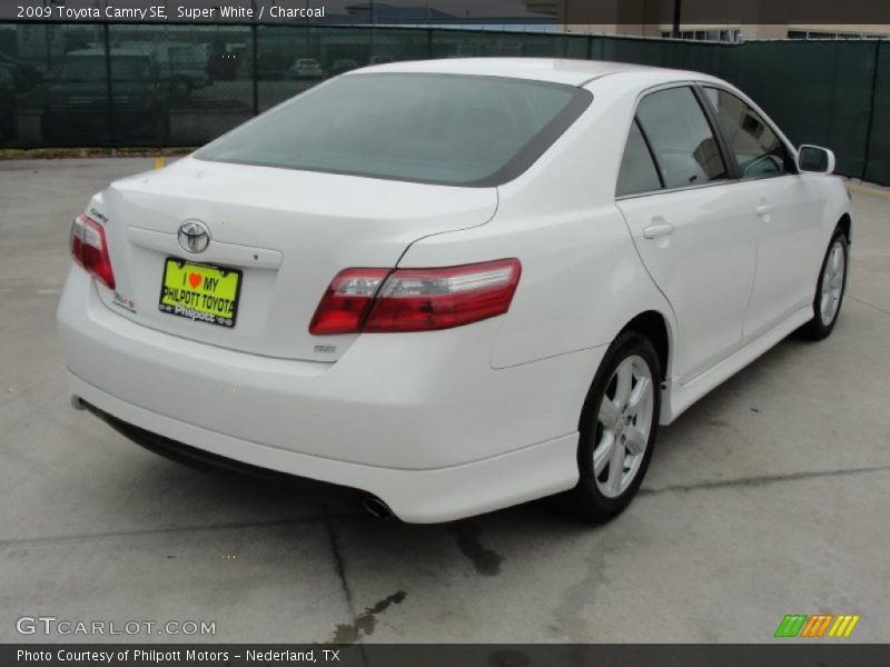 Super White / Charcoal 2009 Toyota Camry SE