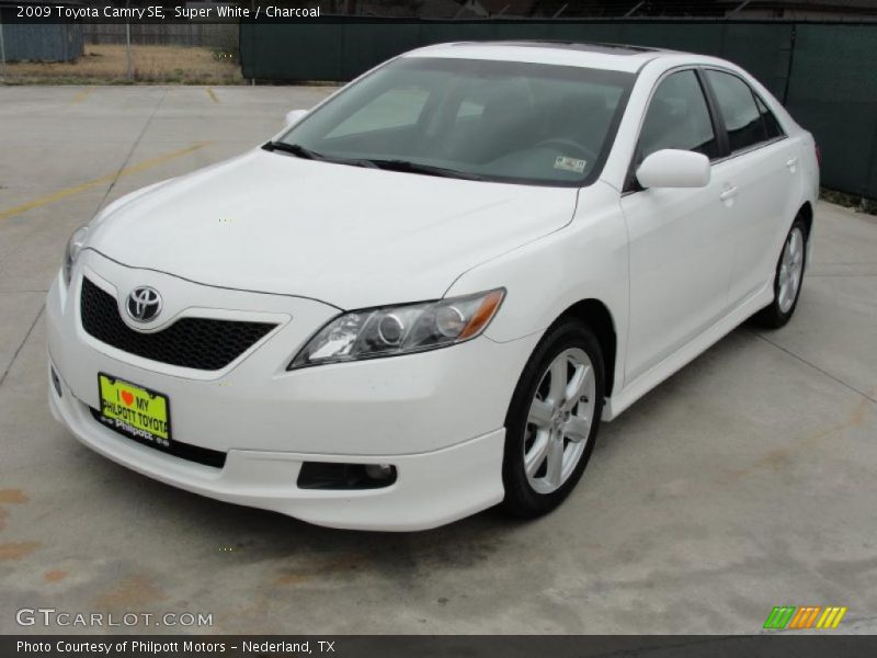 Super White / Charcoal 2009 Toyota Camry SE
