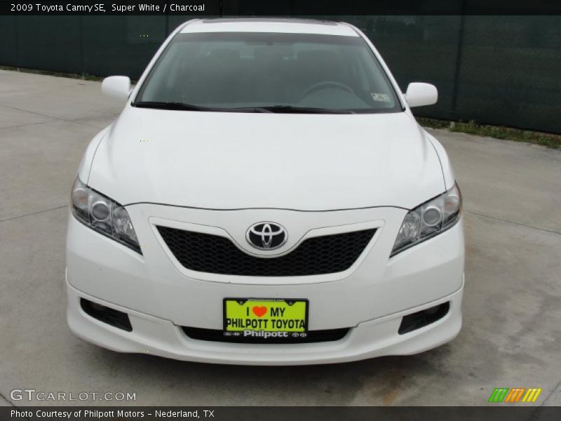 Super White / Charcoal 2009 Toyota Camry SE