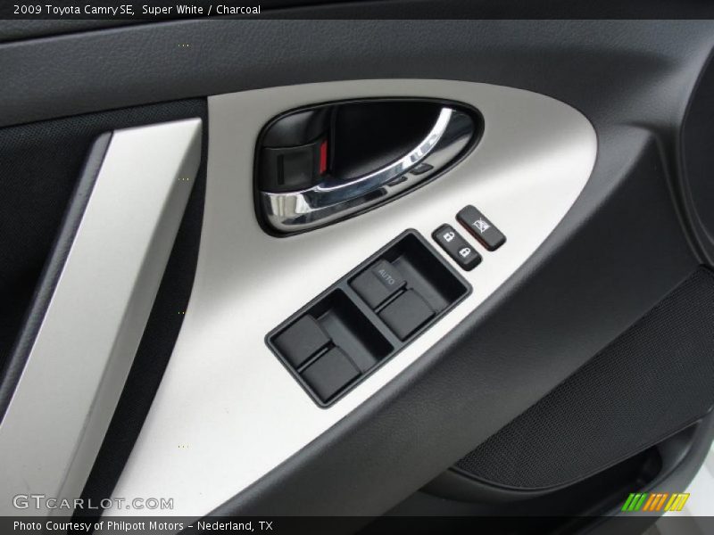 Super White / Charcoal 2009 Toyota Camry SE