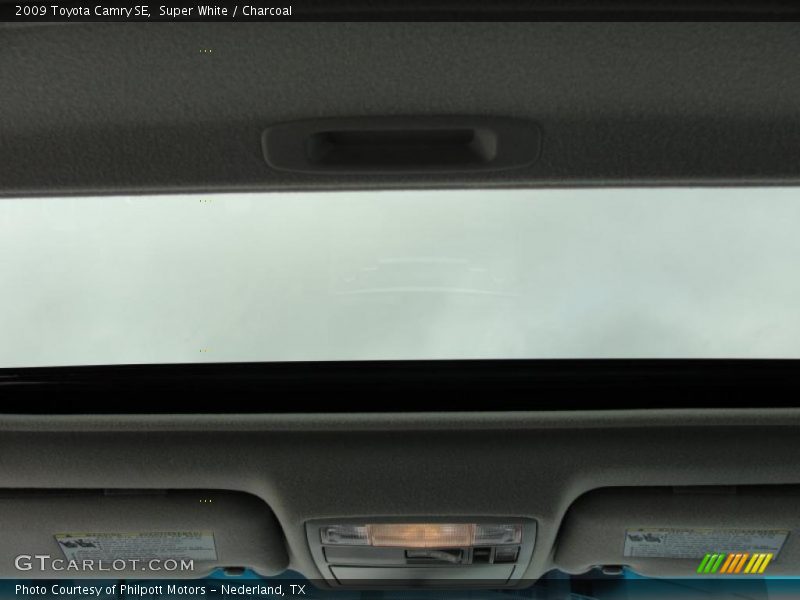 Super White / Charcoal 2009 Toyota Camry SE