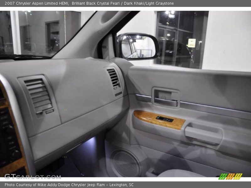 Brilliant Black Crystal Pearl / Dark Khaki/Light Graystone 2007 Chrysler Aspen Limited HEMI