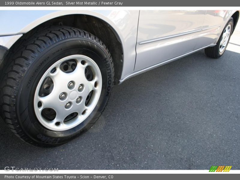 Silver Mist Metallic / Pewter Gray 1999 Oldsmobile Alero GL Sedan