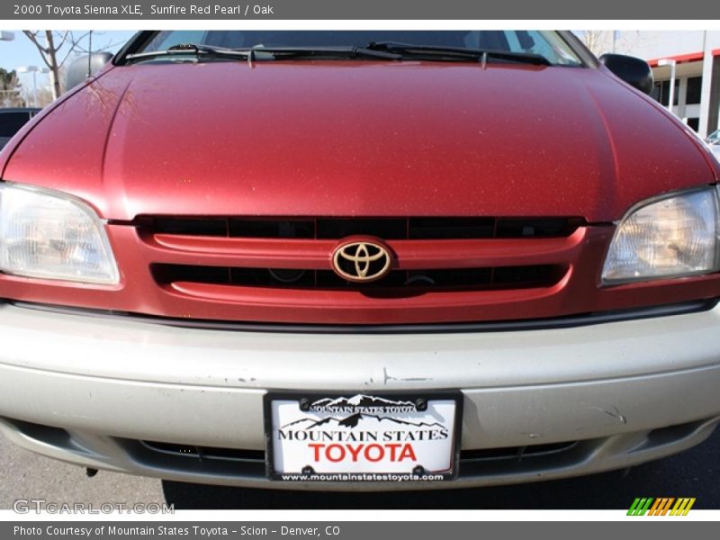 Sunfire Red Pearl / Oak 2000 Toyota Sienna XLE