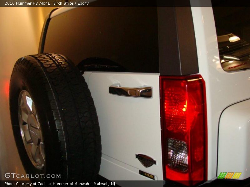 Birch White / Ebony 2010 Hummer H3 Alpha