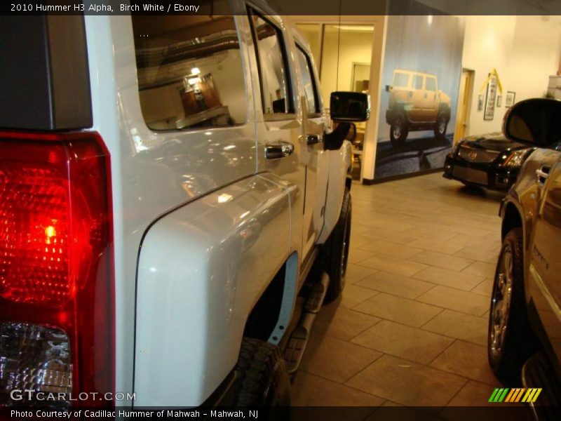 Birch White / Ebony 2010 Hummer H3 Alpha