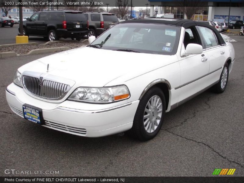 Vibrant White / Black 2003 Lincoln Town Car Signature