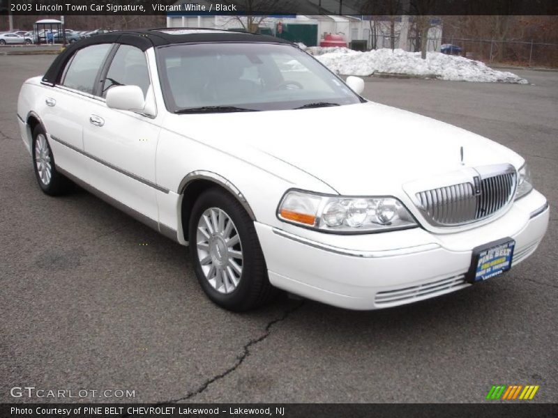 Vibrant White / Black 2003 Lincoln Town Car Signature