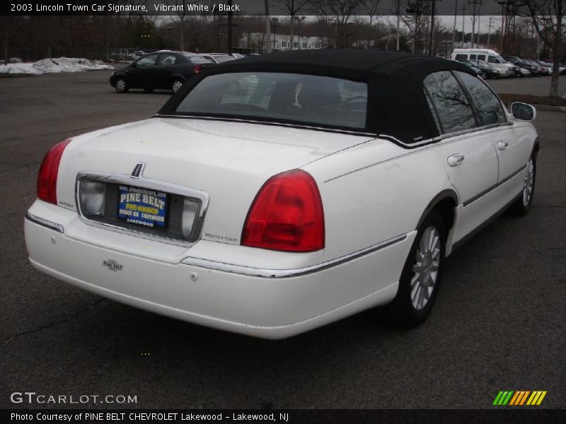 Vibrant White / Black 2003 Lincoln Town Car Signature
