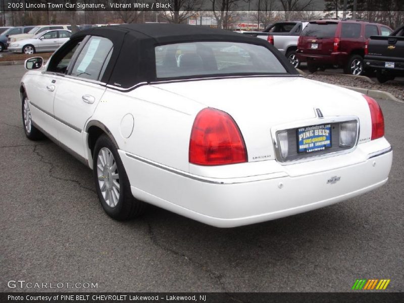 Vibrant White / Black 2003 Lincoln Town Car Signature