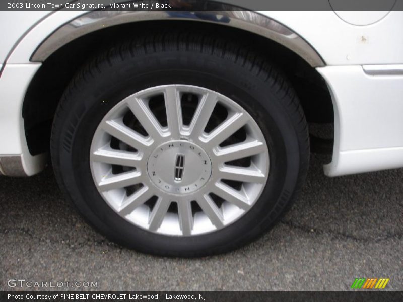 Vibrant White / Black 2003 Lincoln Town Car Signature