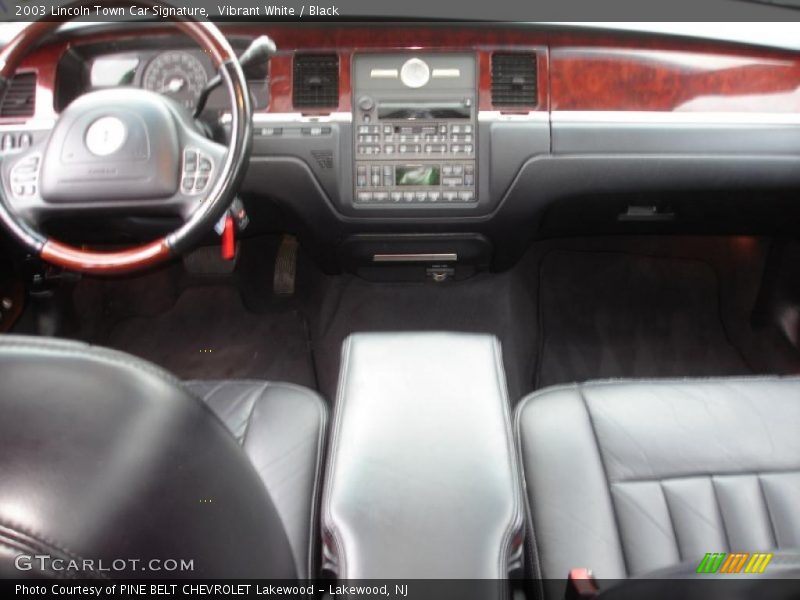 Vibrant White / Black 2003 Lincoln Town Car Signature