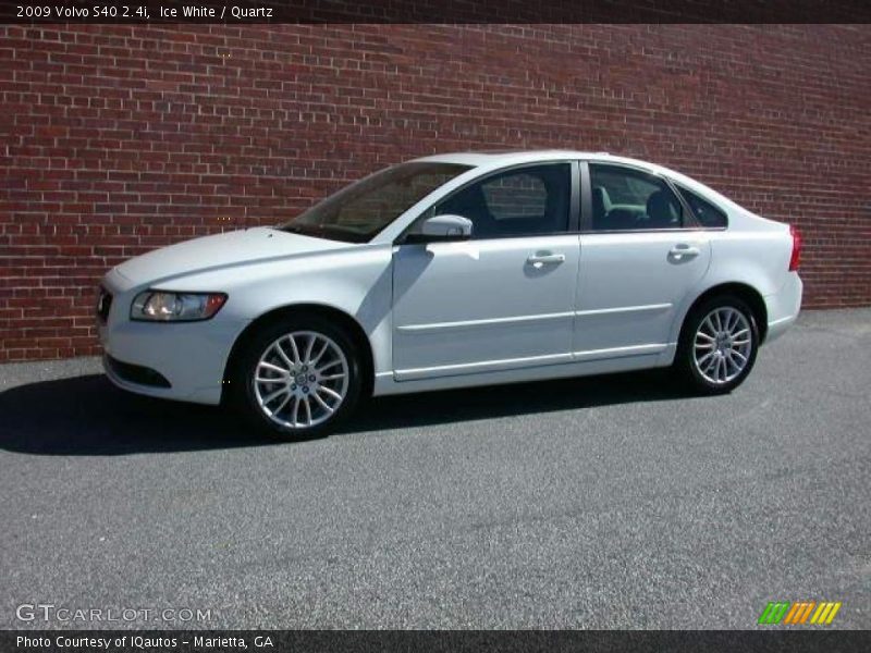 Ice White / Quartz 2009 Volvo S40 2.4i