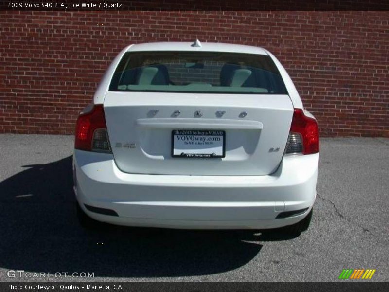 Ice White / Quartz 2009 Volvo S40 2.4i