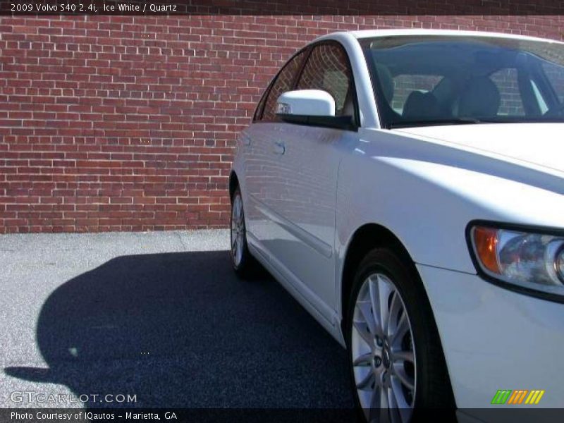 Ice White / Quartz 2009 Volvo S40 2.4i