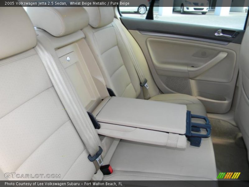 Wheat Beige Metallic / Pure Beige 2005 Volkswagen Jetta 2.5 Sedan