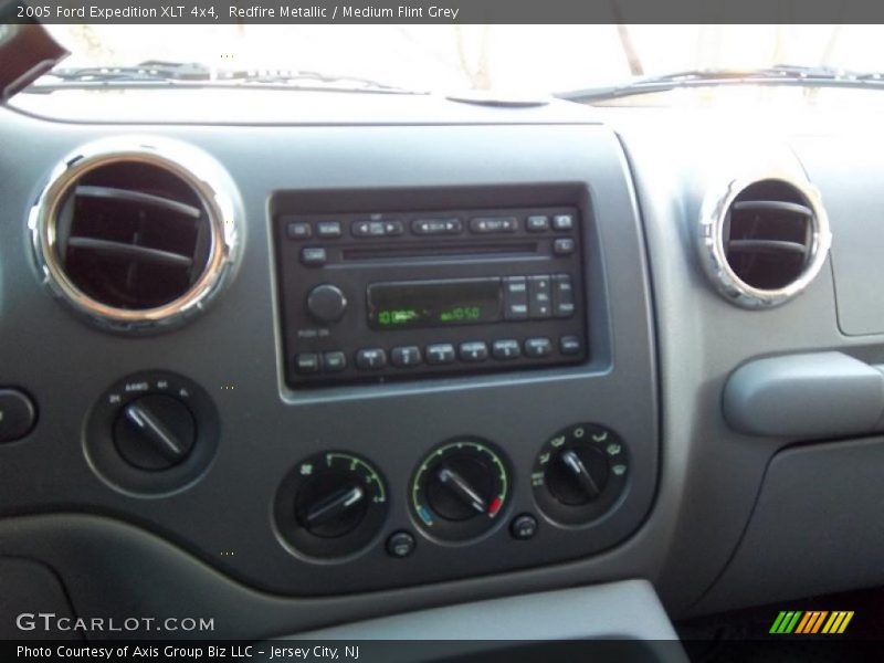 Redfire Metallic / Medium Flint Grey 2005 Ford Expedition XLT 4x4