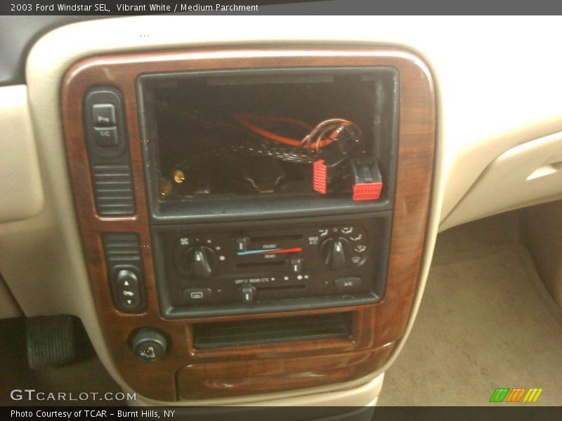 Vibrant White / Medium Parchment 2003 Ford Windstar SEL