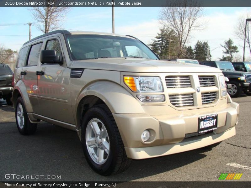  2010 Nitro SXT 4x4 Light Sandstone Metallic