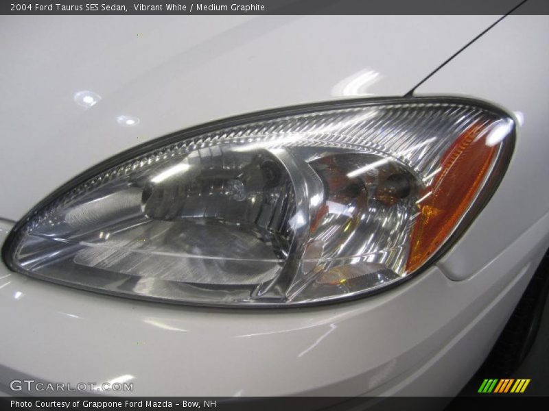 Vibrant White / Medium Graphite 2004 Ford Taurus SES Sedan