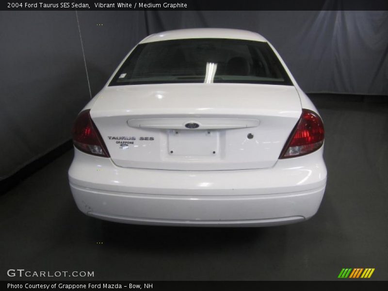 Vibrant White / Medium Graphite 2004 Ford Taurus SES Sedan