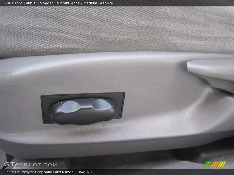 Vibrant White / Medium Graphite 2004 Ford Taurus SES Sedan