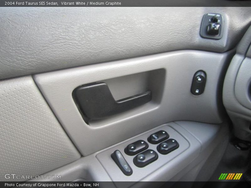 Vibrant White / Medium Graphite 2004 Ford Taurus SES Sedan