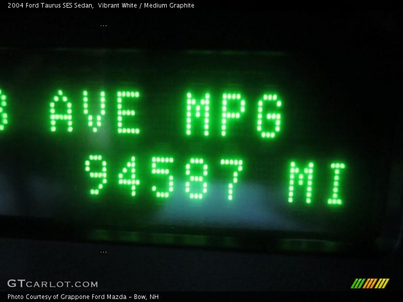 Vibrant White / Medium Graphite 2004 Ford Taurus SES Sedan