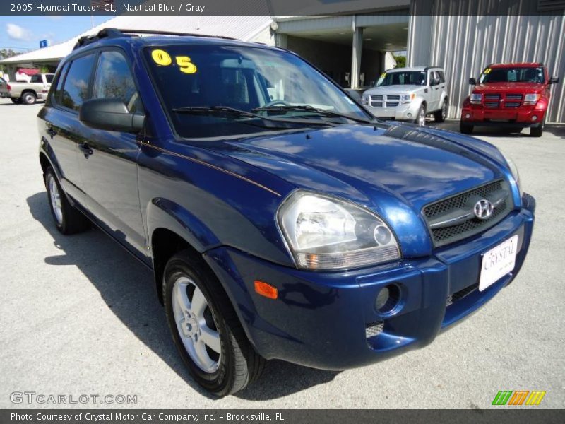 Front 3/4 View of 2005 Tucson GL