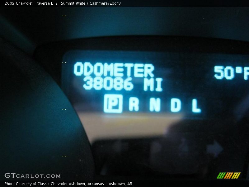 Summit White / Cashmere/Ebony 2009 Chevrolet Traverse LTZ