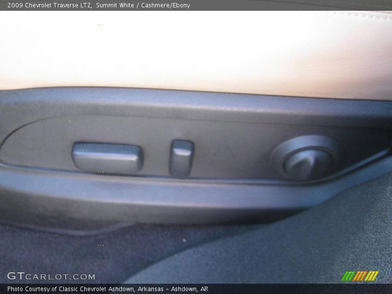 Summit White / Cashmere/Ebony 2009 Chevrolet Traverse LTZ