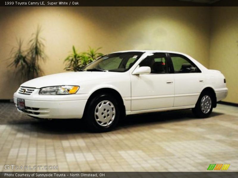 Super White / Oak 1999 Toyota Camry LE