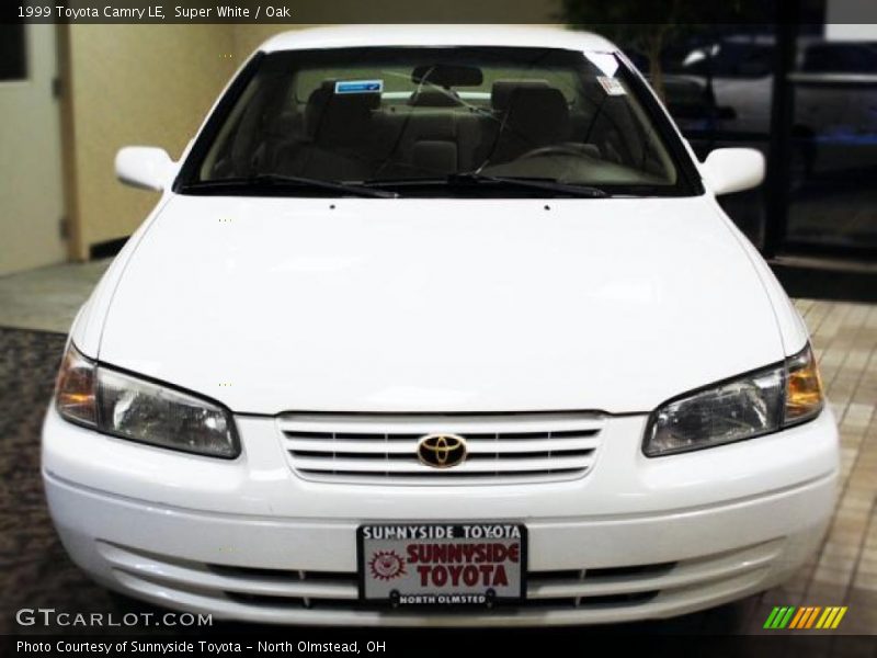 Super White / Oak 1999 Toyota Camry LE