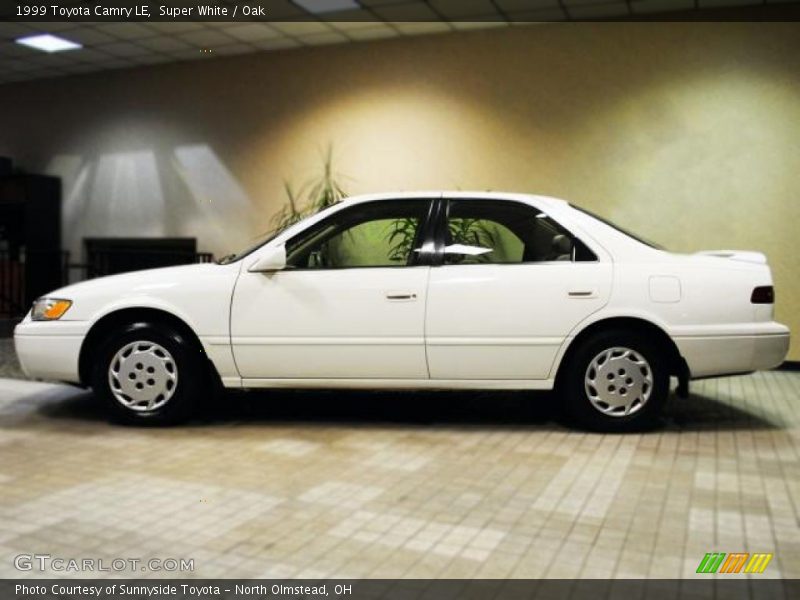 Super White / Oak 1999 Toyota Camry LE