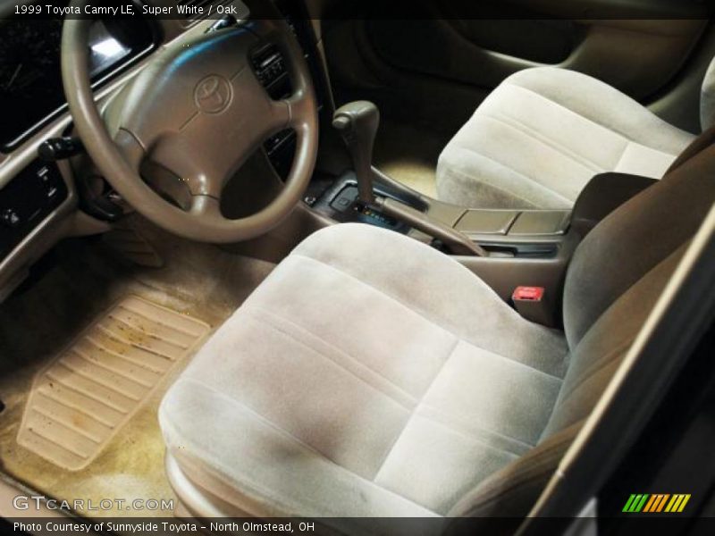 Super White / Oak 1999 Toyota Camry LE