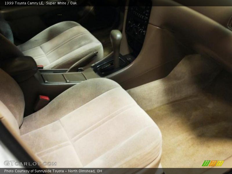 Super White / Oak 1999 Toyota Camry LE