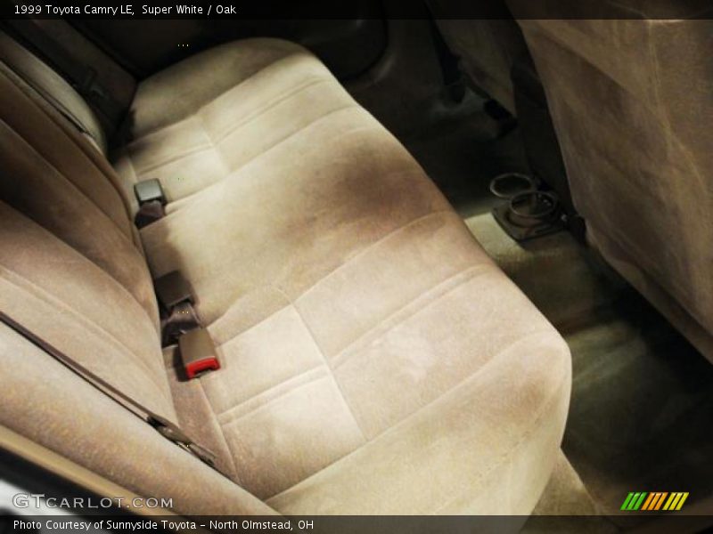 Super White / Oak 1999 Toyota Camry LE