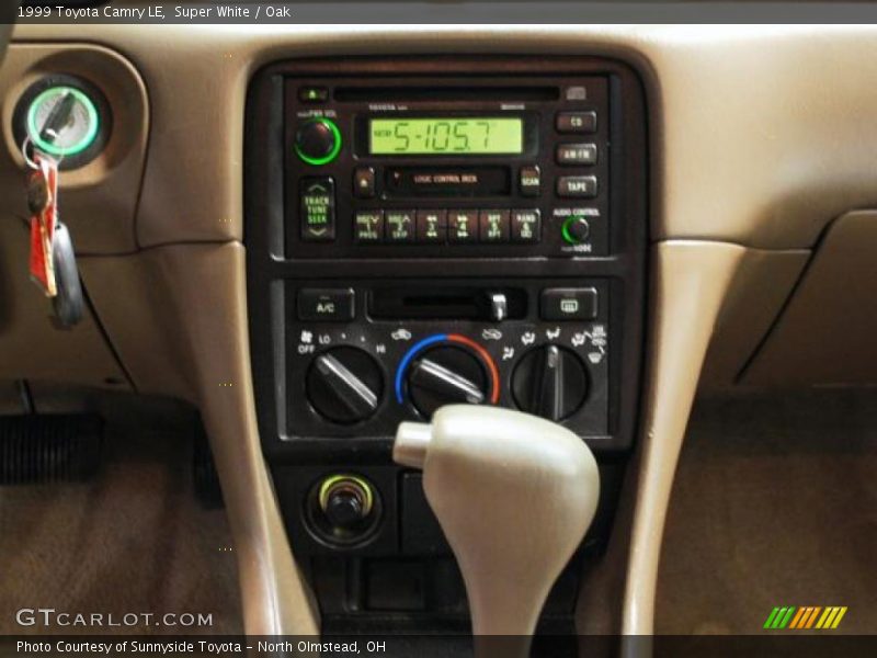 Super White / Oak 1999 Toyota Camry LE