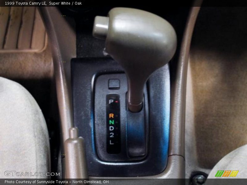 Super White / Oak 1999 Toyota Camry LE
