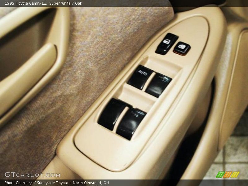 Super White / Oak 1999 Toyota Camry LE