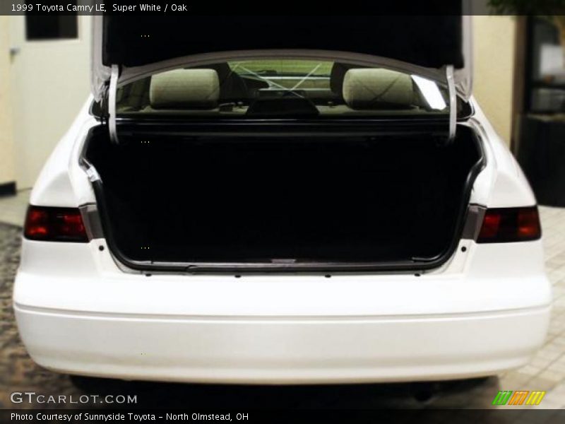 Super White / Oak 1999 Toyota Camry LE