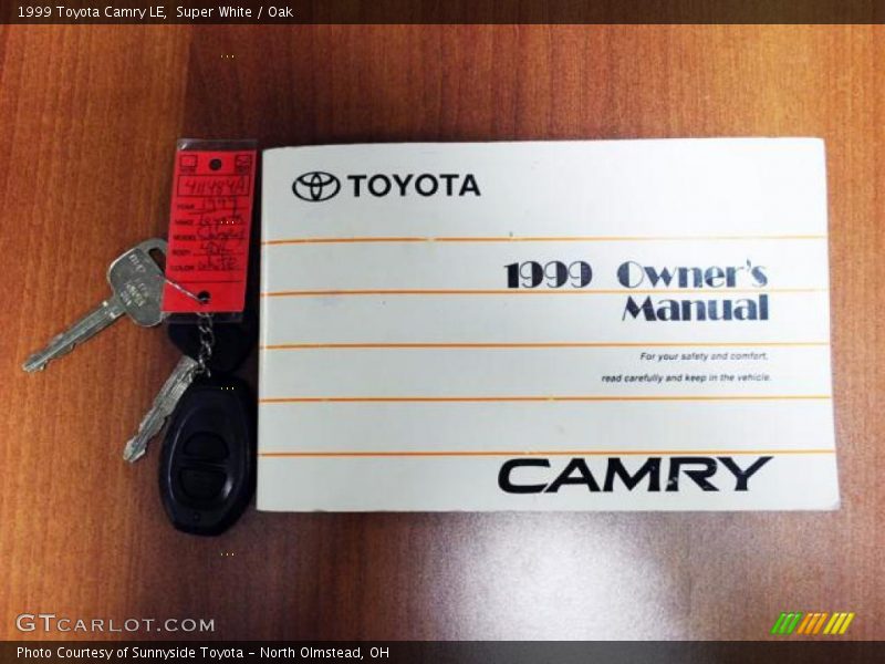 Super White / Oak 1999 Toyota Camry LE