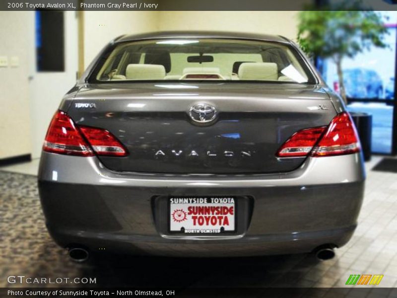Phantom Gray Pearl / Ivory 2006 Toyota Avalon XL