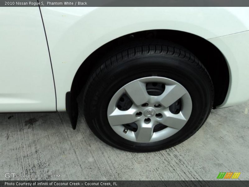 Phantom White / Black 2010 Nissan Rogue S