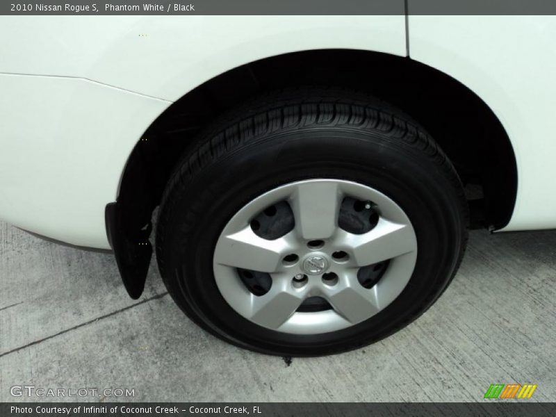 Phantom White / Black 2010 Nissan Rogue S