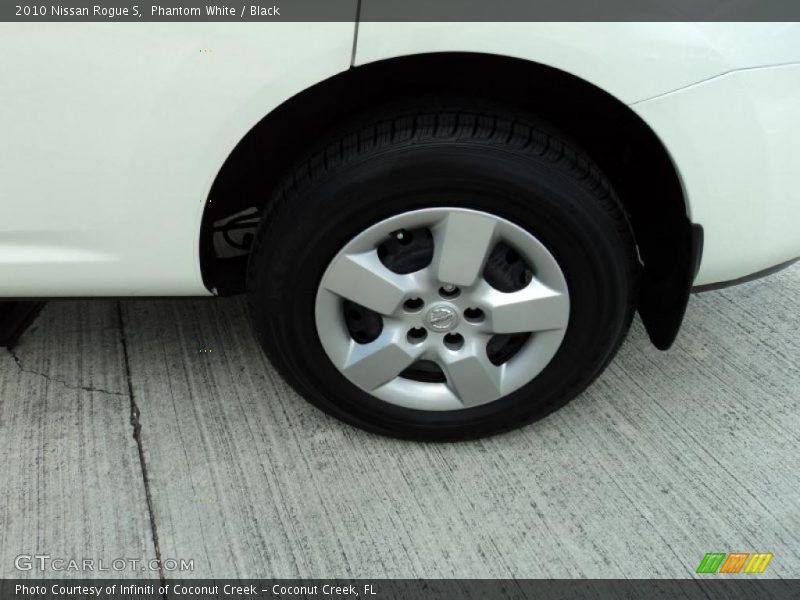 Phantom White / Black 2010 Nissan Rogue S