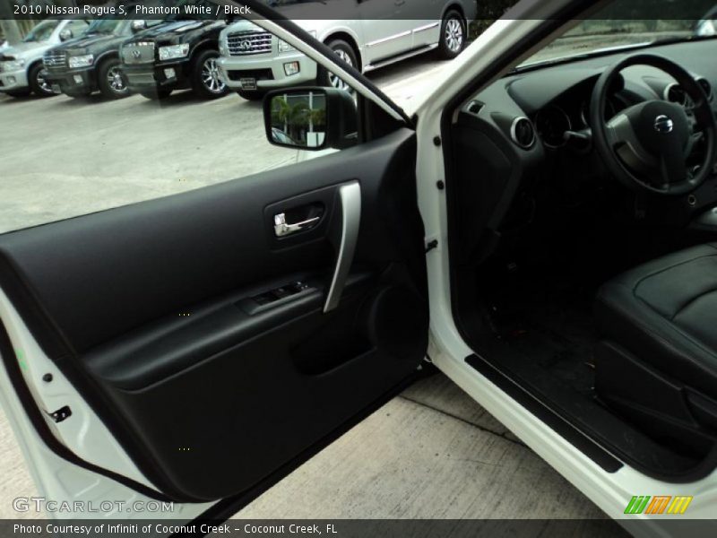 Phantom White / Black 2010 Nissan Rogue S
